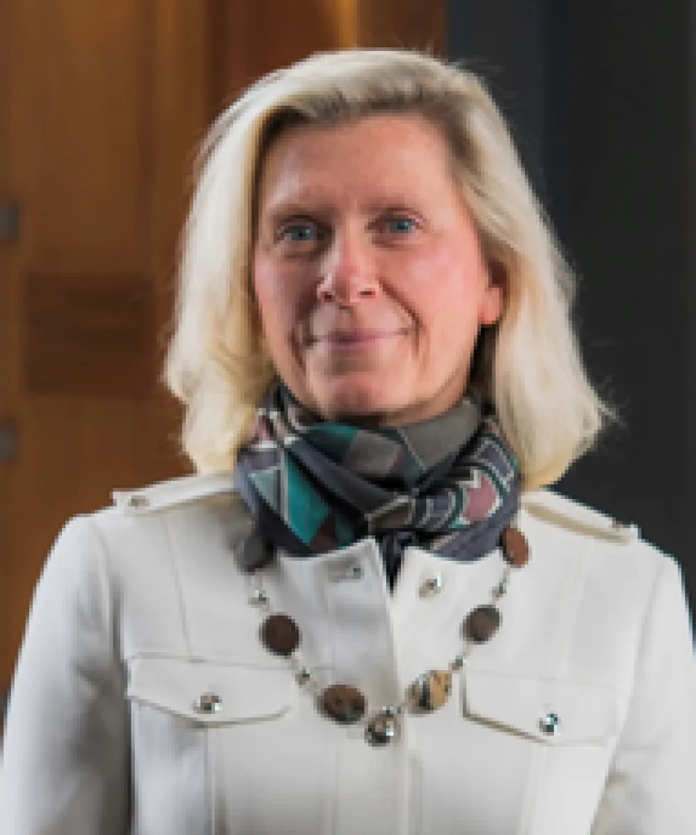 Carolyn M. | Vice President | Russell Wealth Management NY